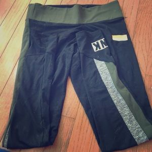 Victoria’s Secret Pink ultimate leggings S Small